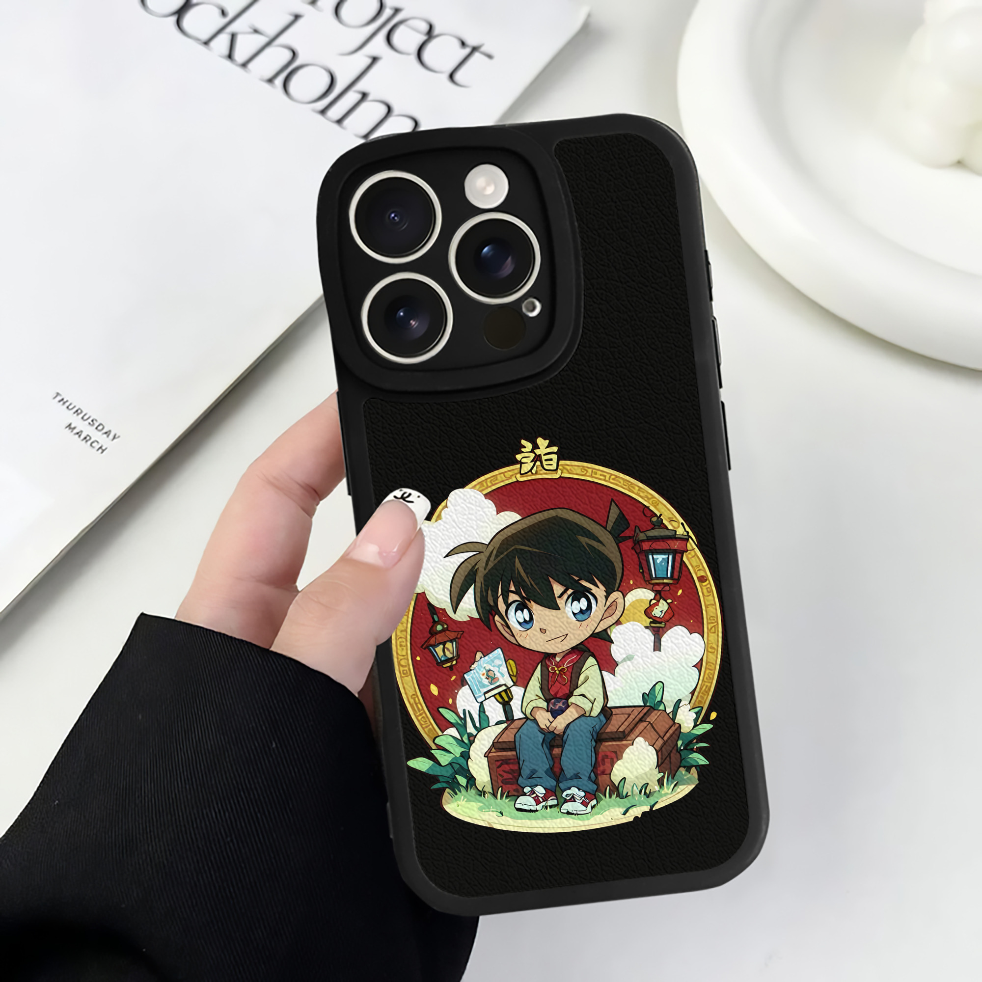 （画像用） 名探偵コナン 江戸川 コナン Detective Conan Conan Edogawa 【iPhone 16シリーズ対応】シリコンスマホケース（レザー調） 材質：シリコン